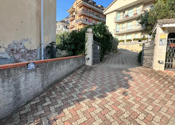 Sea View Parking & Bike Box Pietra Ligure