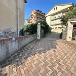 Sea View Parking & Bike Box 皮特拉利古