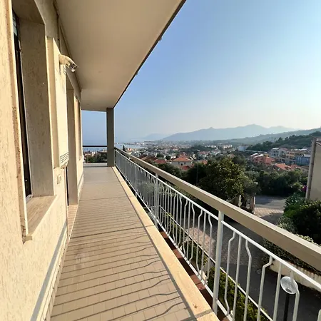 Апартаменты Sea View Parking & Bike Box *